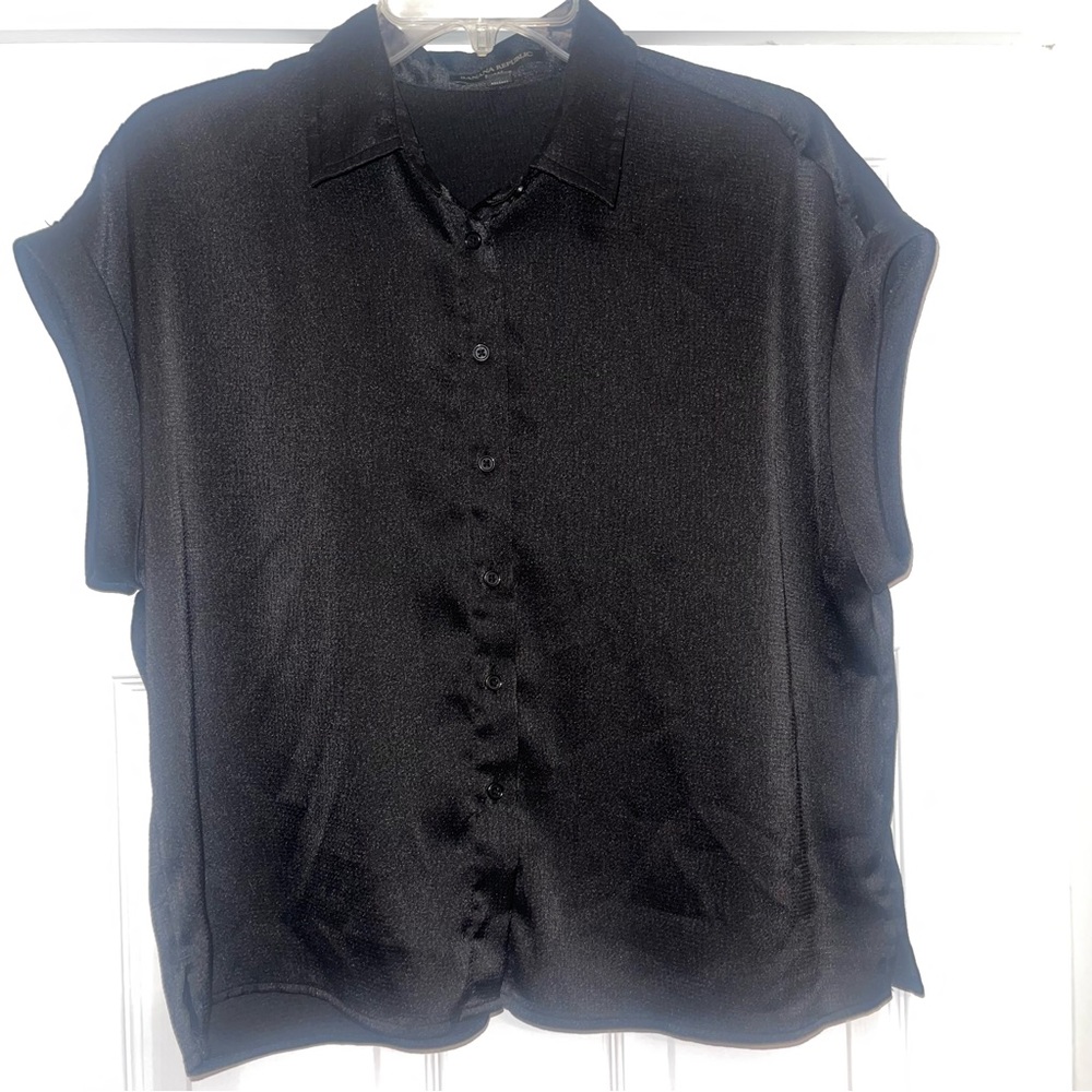 Banana Republic Blouse short cuffed sleeve size small